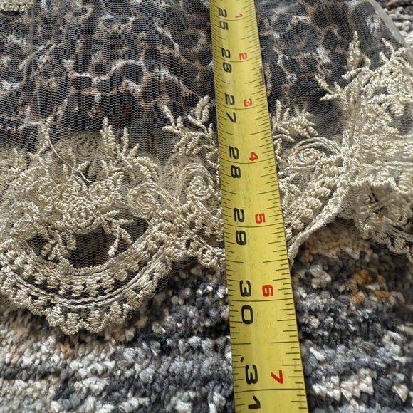 Elegant Lace Trim Leopard Print Blouse - Picture 6 of 6